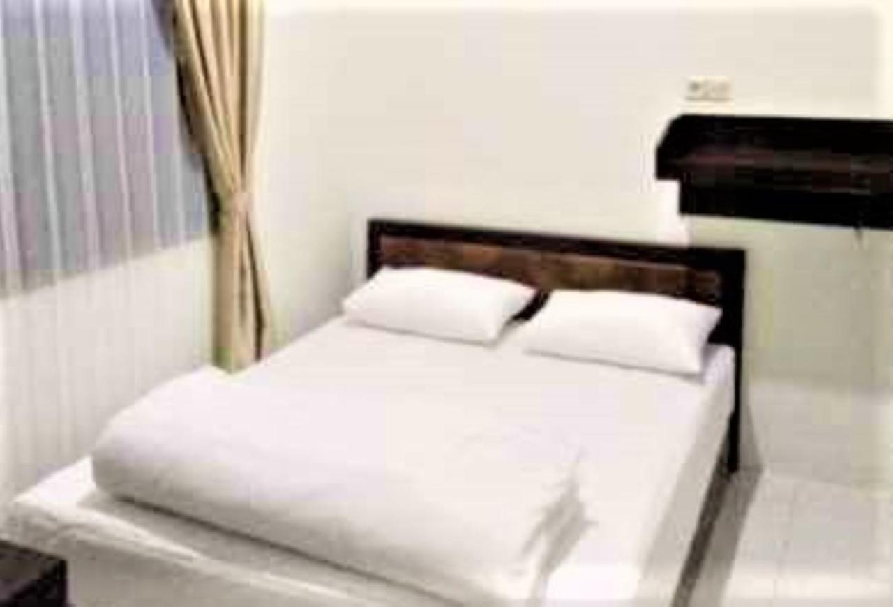 Wisma Makassar Bagian luar foto